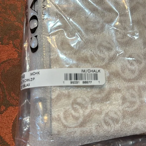 Coach NWT Designer Tan and Cream Wristlet - Picture 6 of 6